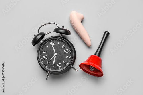 Alarm clock with vibrator a...