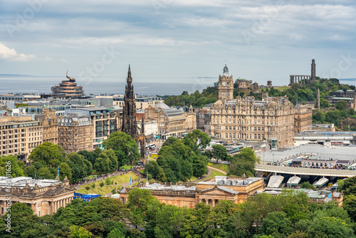 Panoramic view of the city of Edinburgh from the castle hill located in the city, Scotland. © josemiguelsangar