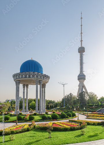 Scenic rotunda at the Memorial Shakhidlar Hotirasi complex photo