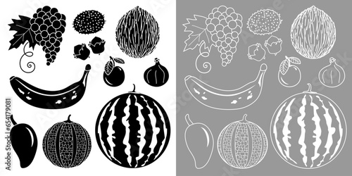 Collection de pictogrammes de divers fruits : raisin, kiwi, noisette, noix de coco, banane, prune, figue, mangue, melon, pastèque - 2 versions : silhouettes noires et contours blancs. photo