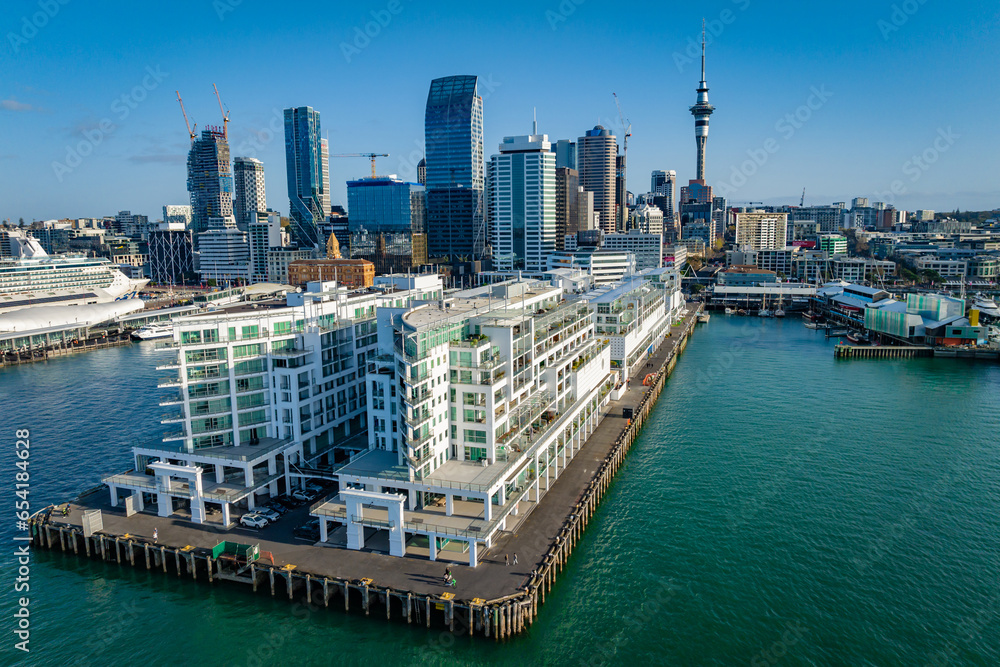 Obraz premium Aerial: Princess wharf apartments and eateries, auckland waterfront, New Zealand
