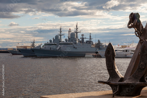 Murais de parede Russian warships are anchored in a sea bay