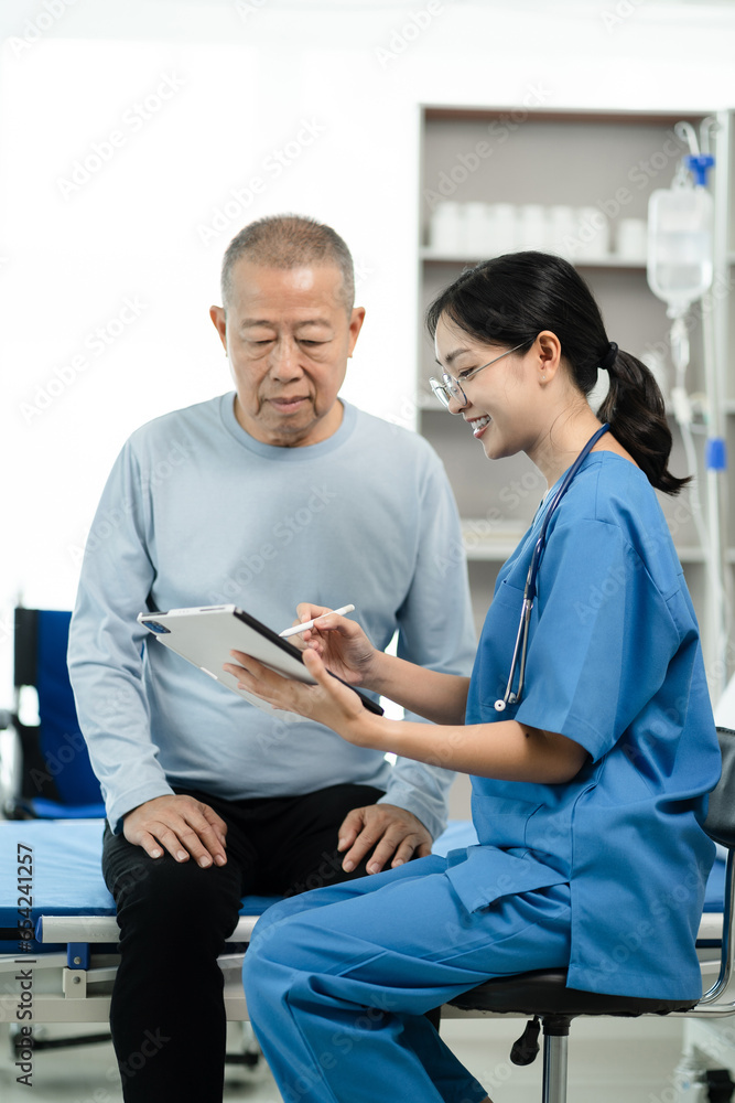 Elderly health checkups with a physician or psychiatrist who works with patients who are consulted about psychiatric diagnosis in a medical clinic or hospital health service. Elderly health checkups with a physician or psychiatrist who works with patients who are consulted about psychiatric diagnosis in a medical clinic or hospital health service.