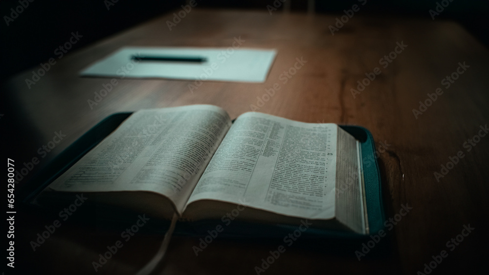 Fototapeta premium Open bible