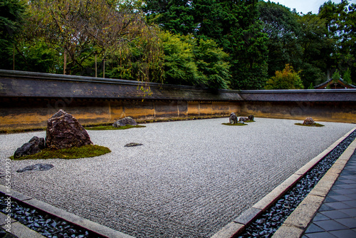 Japan Kyoto, Ryoan-ji temple and rock garden.