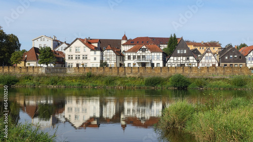 Minden - Häuser der Fischerstadt spiegeln sich in der Weser, Nordrhein-Westfalen, Deutschland, Europa