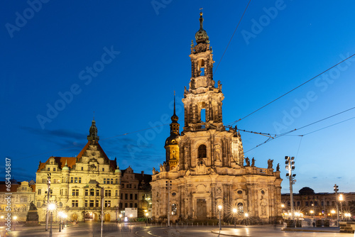 Dresden, Kirche der heiligen Dreifaltigkeit am Abend © thosti57