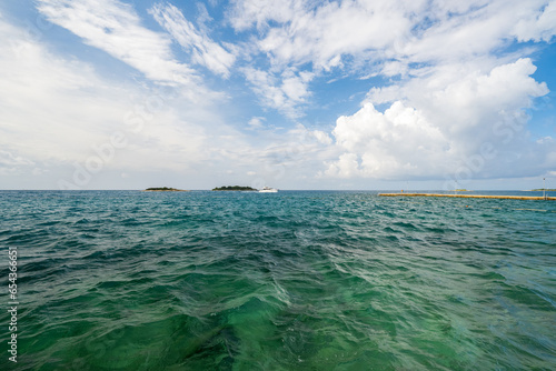 Fototapeta Naklejka Na Ścianę i Meble -  beautiful seascape of Croatia on a cloudy day
