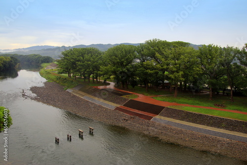 Wallpaper Mural 矢部川と船小屋クスノキ林 Torontodigital.ca