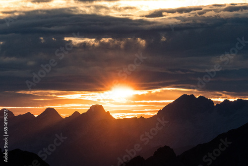 Sonnenuntergang in den Bergen