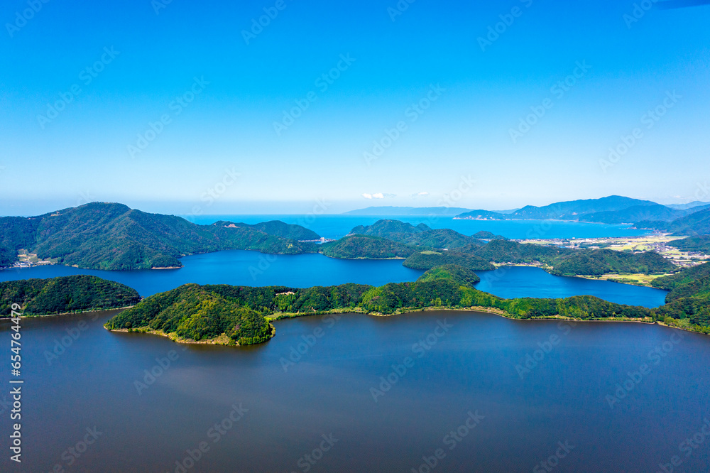 三方五湖（手前：三方湖、中央左：水月湖、中央右：菅湖））　（福井県若狭町）