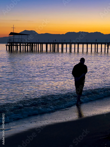 Sonnenuntergang am Lara Beach  Lara-Antalya, Türkei photo