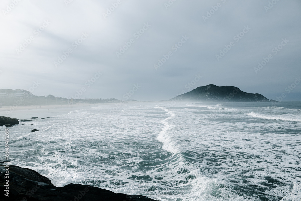 chuva e ondas na Praia do Santinho, Morro das Aranhas, Florianópolis 