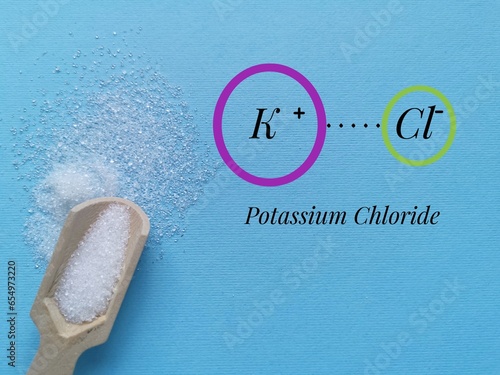 Obraz na plátně Structural chemical formula of potassium chloride with white potassium salt crystals