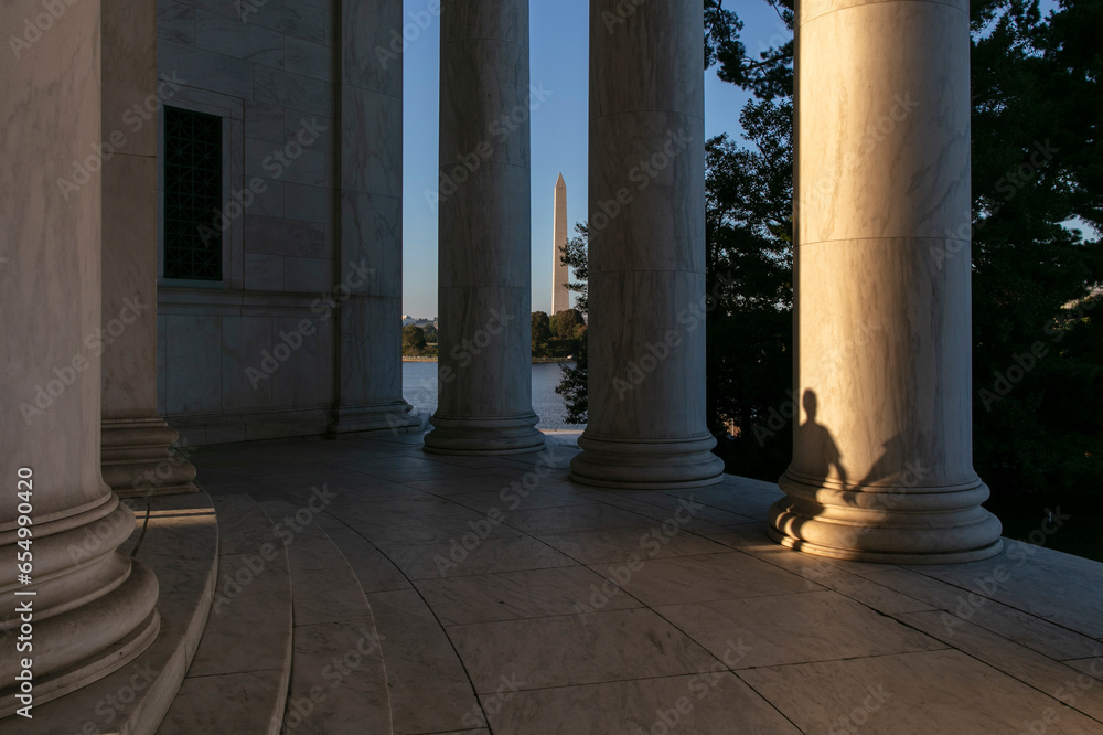pillars of Thomas Jefferson memorial hall