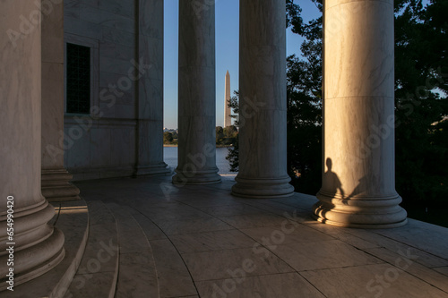 pillars of Thomas Jefferson memorial hall