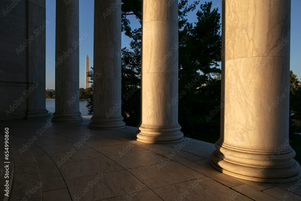 pillars of Thomas Jefferson memorial hall