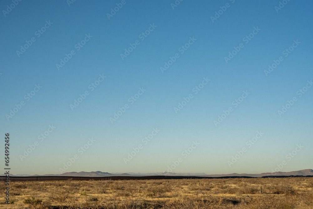 Obraz premium Arizona and Mexico Border and The Fence Between Them