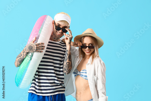 Young couple with inflatabl...