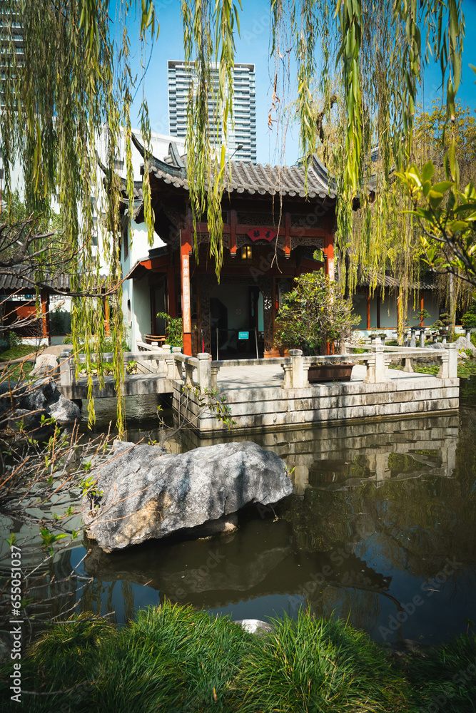 Obraz premium japanese garden with pond