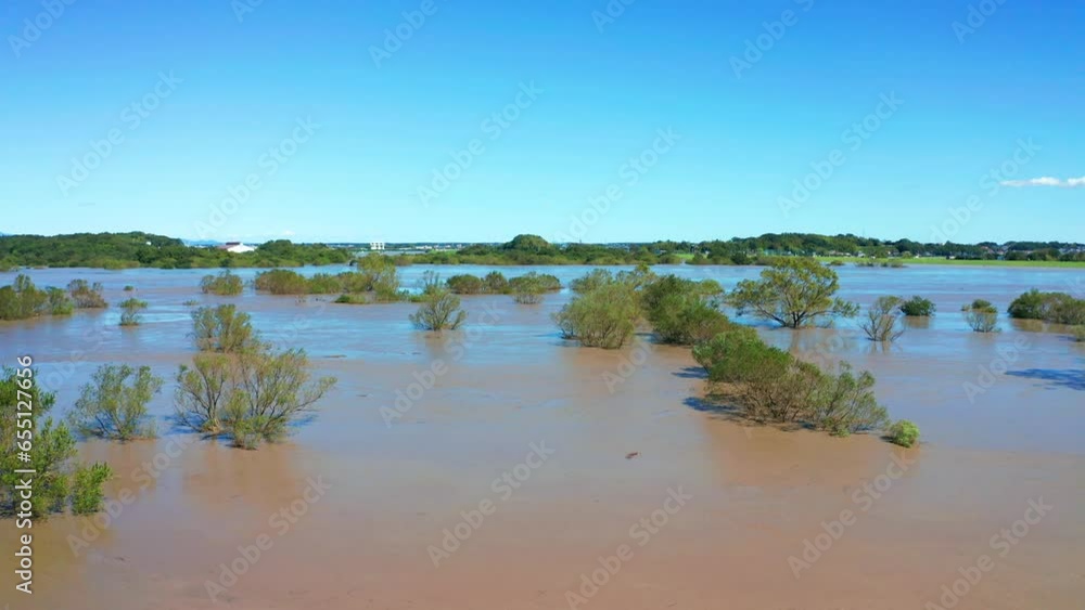 台風により増水した利根川中流域で水没した河川敷をサークル状に撮影(2019年台風19号) 台風により増水した利根川中流域で水没した河川敷をサークル状に撮影(2019年台風19号)