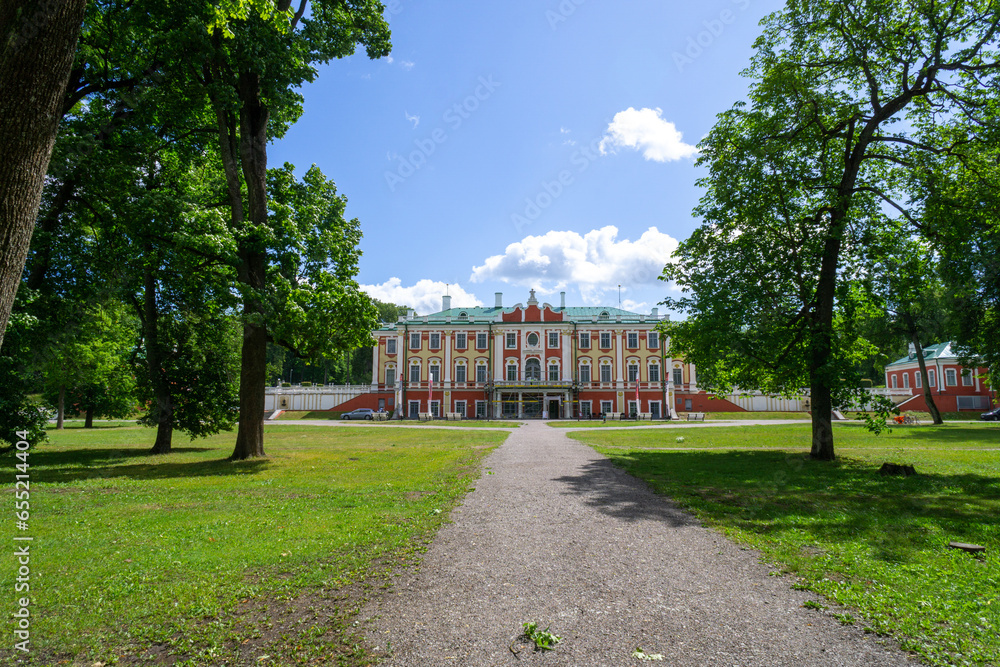Photo of the Kadriorg palace and gardens, in the city of Tallinn. Sunny day with some clouds in the sky.