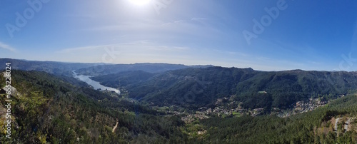 Vue panoramique sur le parc national de Peneda Geres coté Portugal