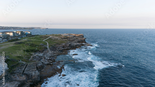 Canvas Print drone view of the cliffs at maroubra beach