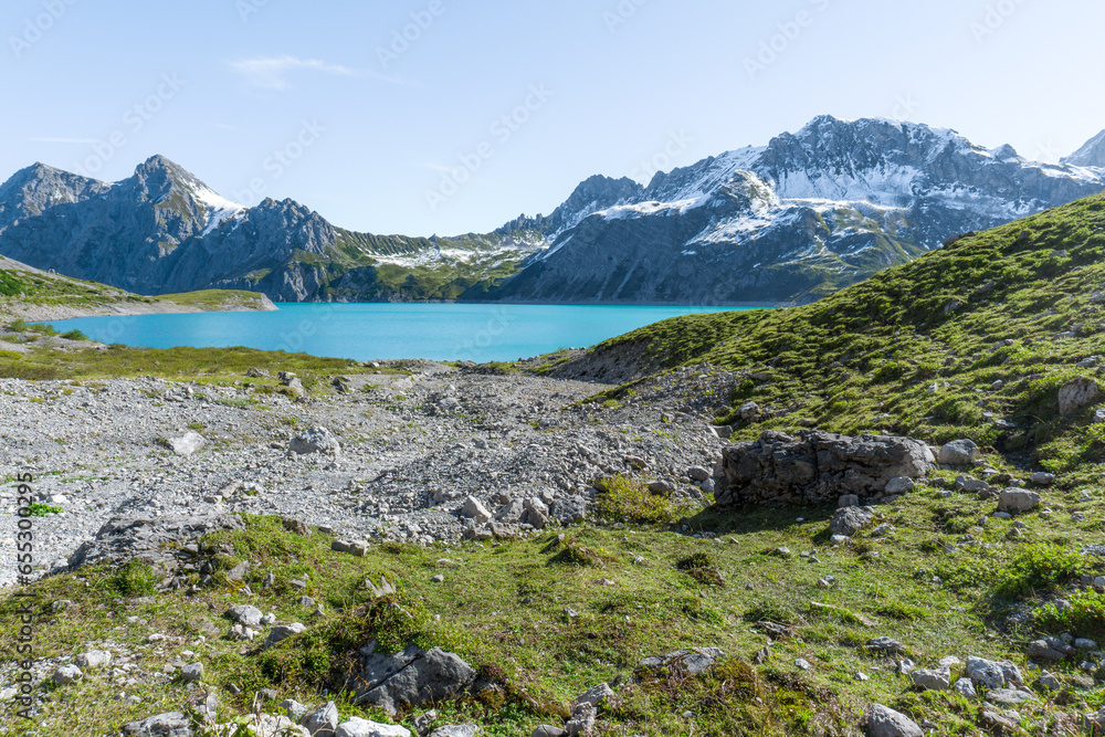 Lünersee Berglandschaft mit türkisem Bergsee in den Alpen im Vorarlberg Österreich Europa