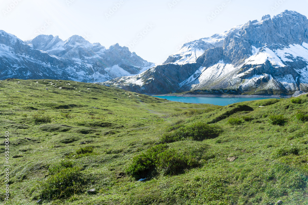 Lünersee Berglandschaft mit türkisem Bergsee in den Alpen im Vorarlberg Österreich Europa