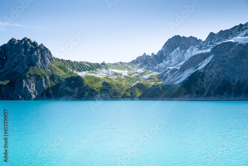 Lünersee Berglandschaft mit türkisem Bergsee in den Alpen im Vorarlberg Österreich Europa
