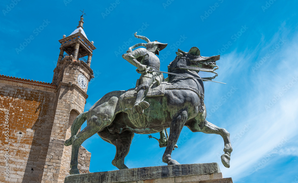 Perspectiva Inferior De La Estatua Ecuestre Del Conquistador Español Del Perú Don Francisco 3524