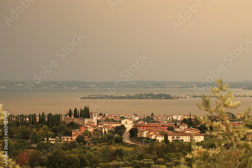 panorama sul lago di Garda con Soiano del lago e la penisola di Sirmione photo