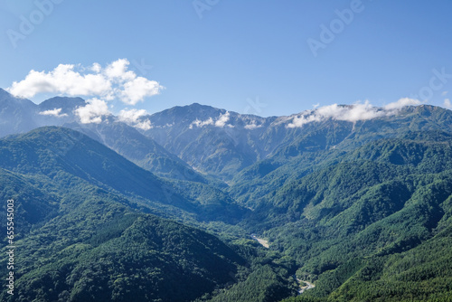 長野県北安曇野郡白馬村の白馬岩岳からの白馬三山 © Kazu8