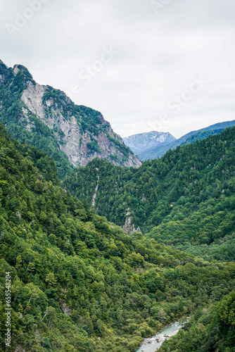 富山県立山町の黒部ダム © Kazu8