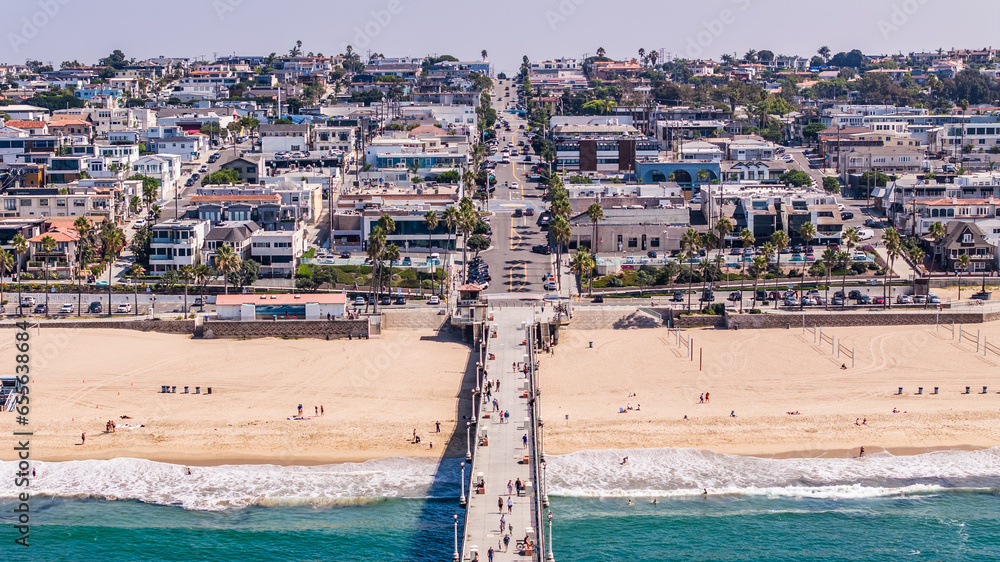 Manhattan Beach, Los Angeles, California, USA - 23-10-1, aerial view of beach landscape around Manhattan Beach Pier and along Manhattan Beach Blvd with people  and beautiful houses in background - obrazy, fototapety, plakaty 