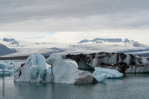 Diamond Beach and J  kuls  rl  n glacier lagoon in Iceland