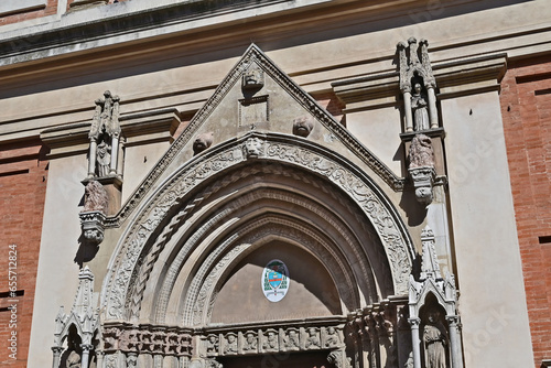  Pesaro, il portale della chiesa di Sant'Agostino - Marche