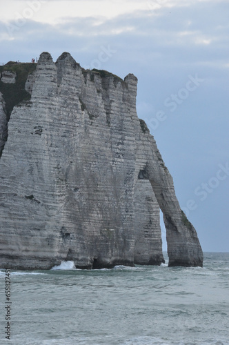 romatisch-wilde Kreidefelsen von Étretat - romantic and wild chalk cliffs of Étretat photo