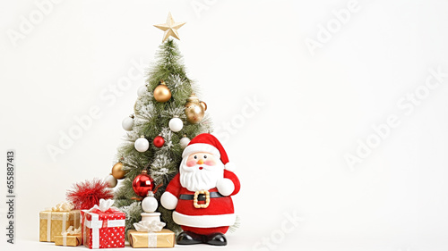 おもちゃのサンタとクリスマスツリー