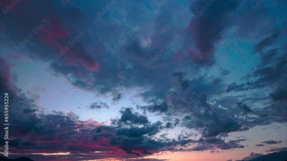 夕焼けの空を見上げる 夕焼けの空を見上げる