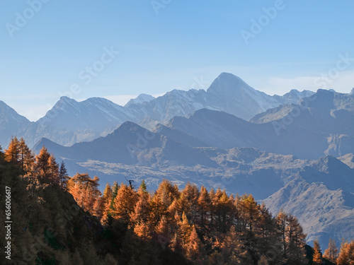 Blick auf  Hochwart, Tschigat und Lodnerspitz vom Hirzer  in Südtirol aus gesehen 