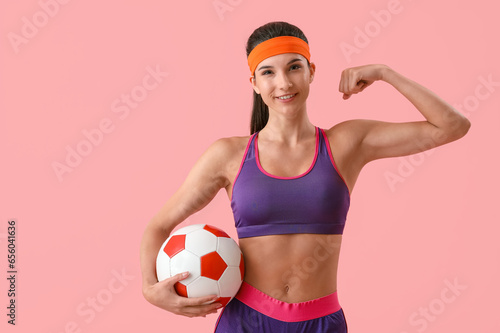 Sporty young woman with soc...