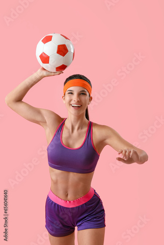 Sporty young woman with soc...
