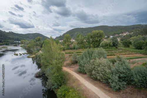 Paisagem da região de Penacova, distrito de Coimbra, Portugal