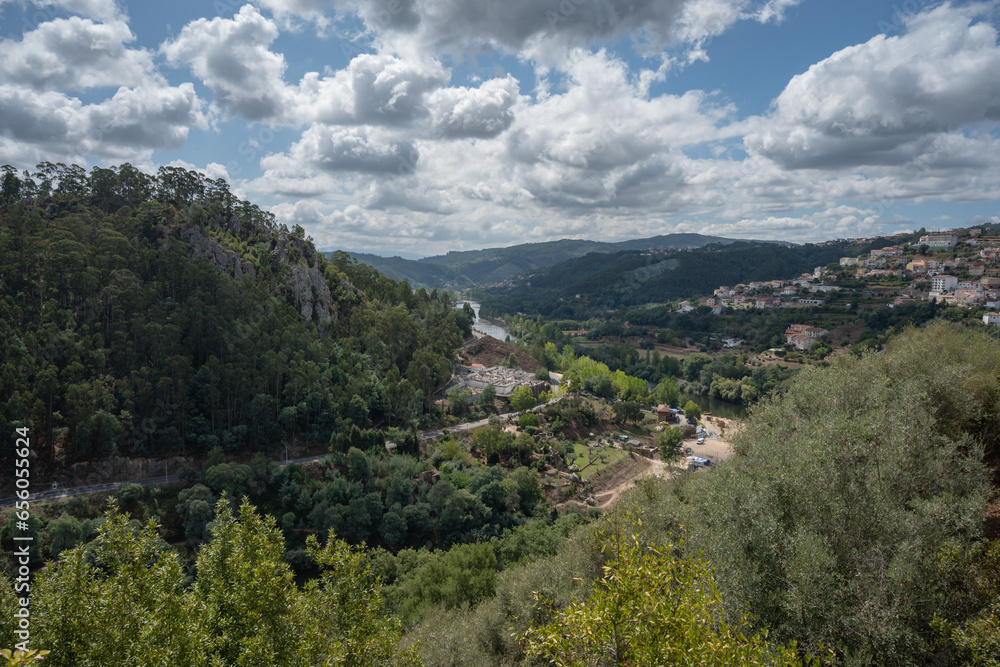 Obraz premium Paisagem da região de Penacova, distrito de Coimbra, Portugal
