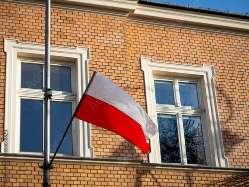 Polski flagi na maszcie - biało-czerwona flaga, Polska, 11 listopada, 3 maja, święto narodowe