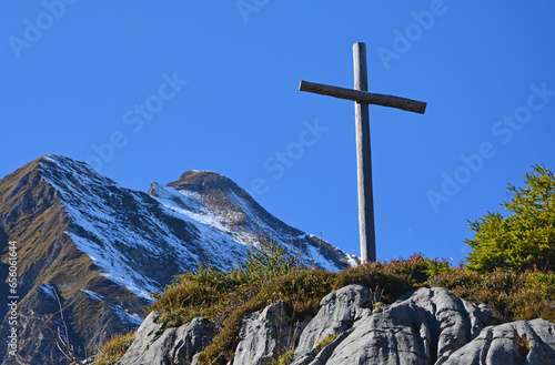 Bergkreuz auf der Alp Geissboden bei Gitschenen, Isenthal, Kanton Uri