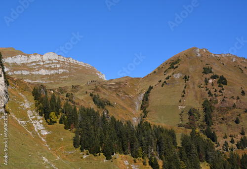 Gebirgslandschaft auf der Alp Gitschenen / Alp Geissboden im Isental, Kanton Uri, Schweiz photo