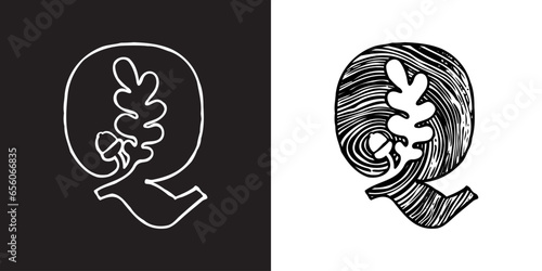 Q letter logo with oak leaf and acorn. Tree cross-section. Natural wood texture, ring pattern. Trunk saw cut. Negative space emblem. Vector icon for eco identity, university coat of arms, vintage adv.